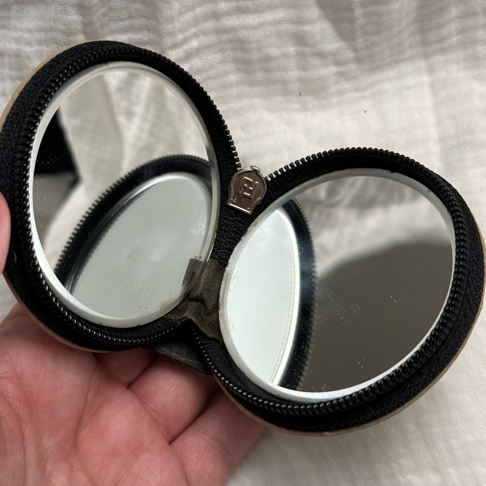 Authentic Fendi compact mirrors - Picture 3 of 4